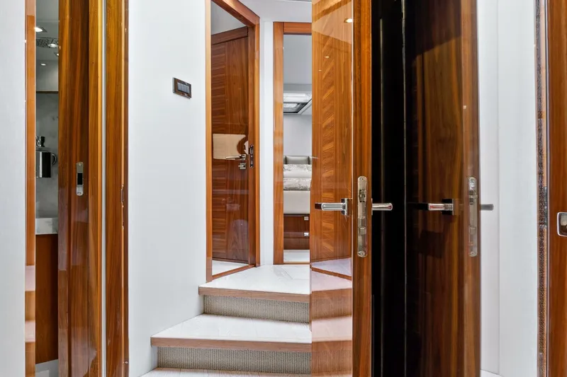 Slide: The Image of Sunseeker Manhattan 52 2020 - 26