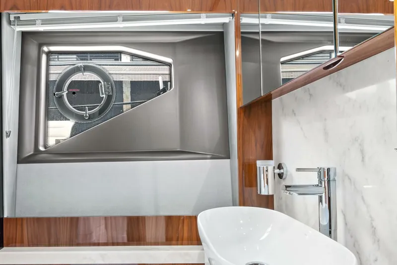 Slide: The Image of Sunseeker Manhattan 52 2020 - 27