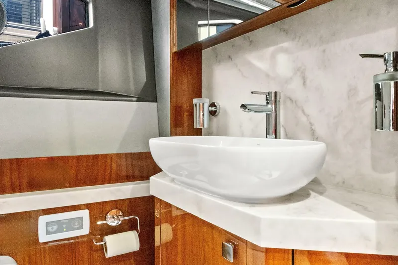 Slide: The Image of Sunseeker Manhattan 52 2020 - 28