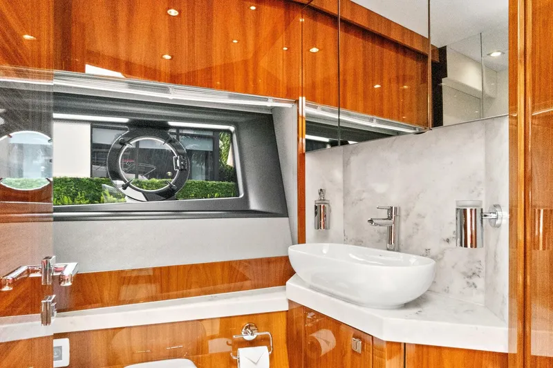 Slide: The Image of Sunseeker Manhattan 52 2020 - 31
