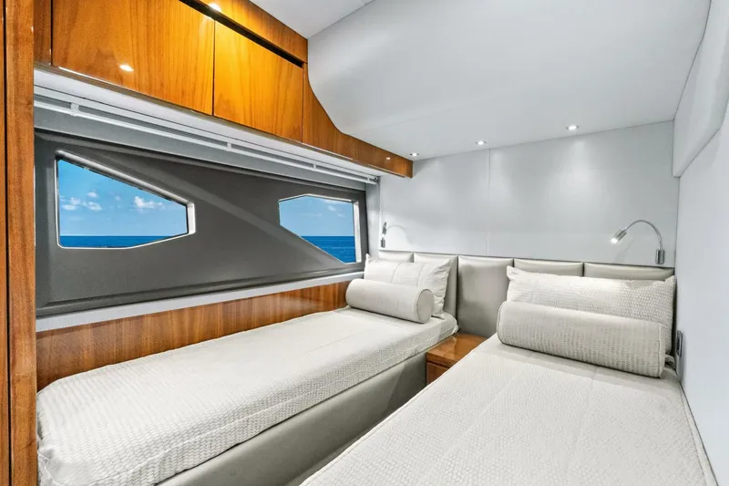 Slide: The Image of Sunseeker Manhattan 52 2020 - 35