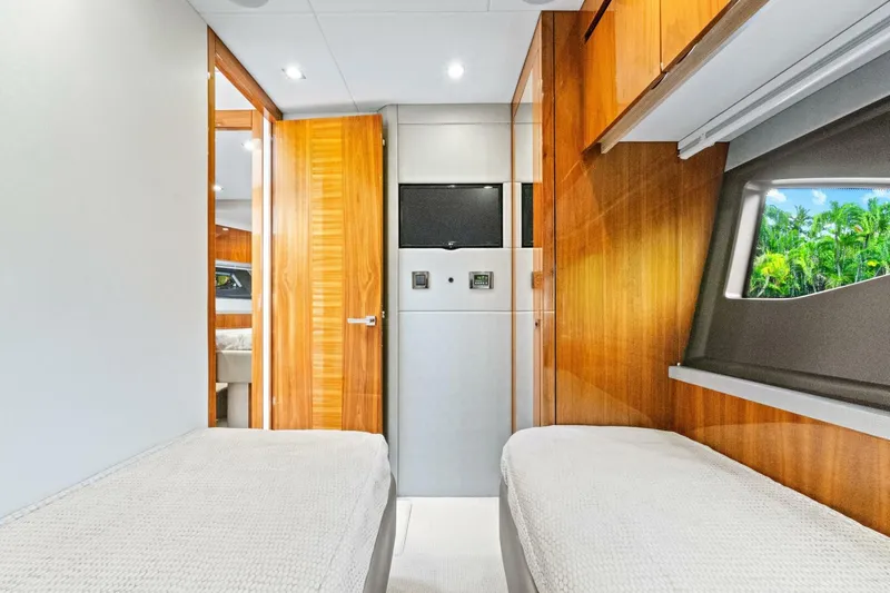 Slide: The Image of Sunseeker Manhattan 52 2020 - 36