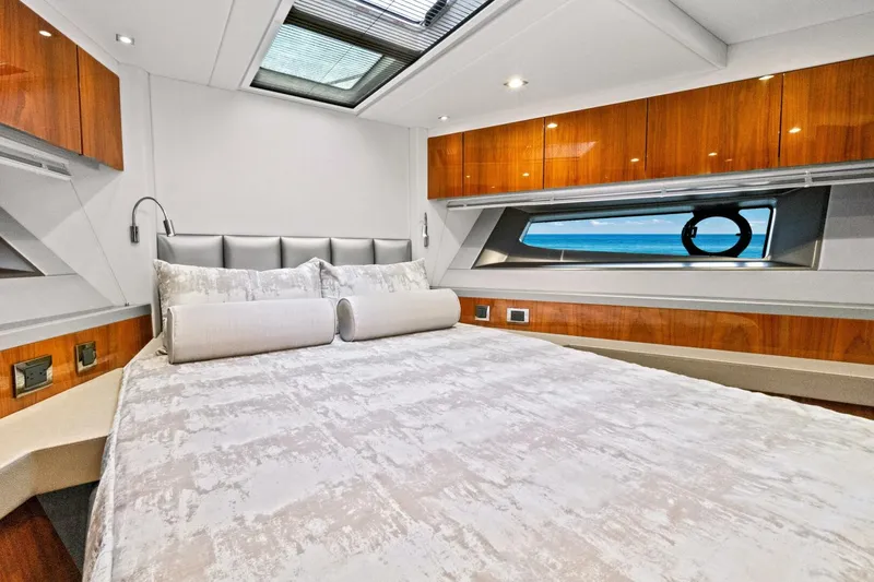 Slide: The Image of Sunseeker Manhattan 52 2020 - 37
