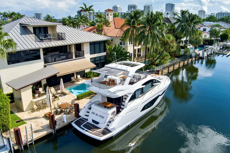 Slide: The Image of Sunseeker Manhattan 52 2020 - 4