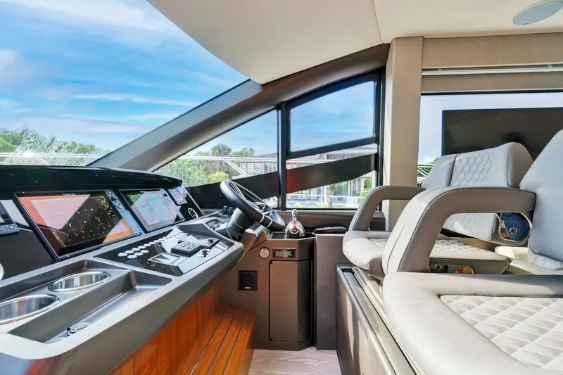 Slide: The Image of Sunseeker Manhattan 52 2020 - 41