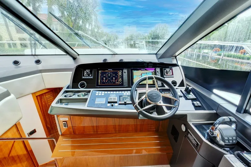 Slide: The Image of Sunseeker Manhattan 52 2020 - 42