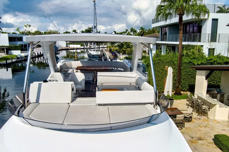 Slide: The Image of Sunseeker Manhattan 52 2020 - 9