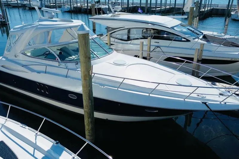 The Image of Cruisers 420 Express 2006 - 0