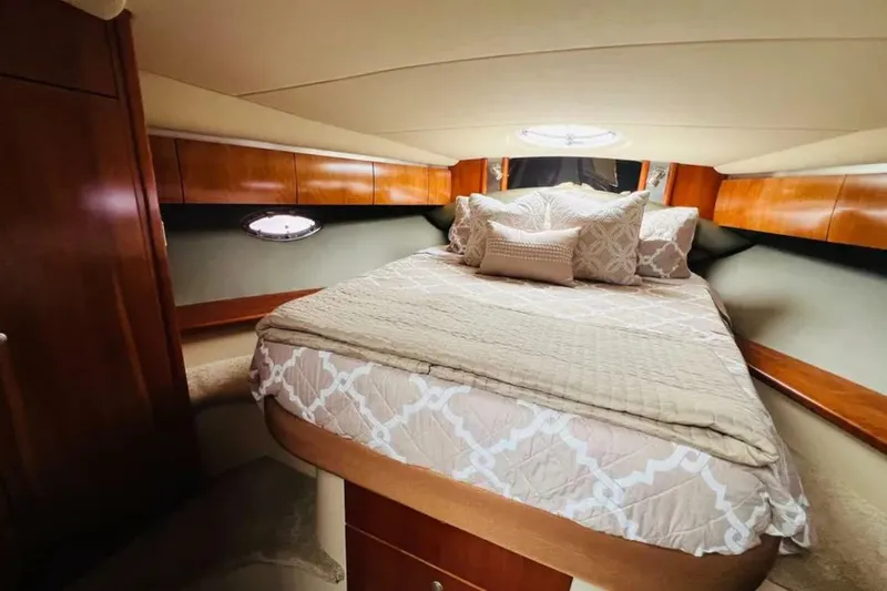 Slide: The Image of Cruisers 420 Express 2006 - 22
