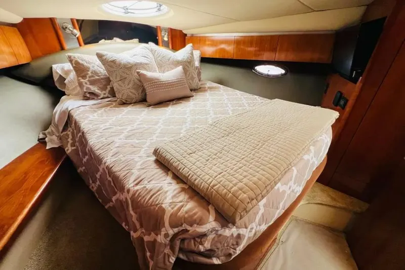 Slide: The Image of Cruisers 420 Express 2006 - 23
