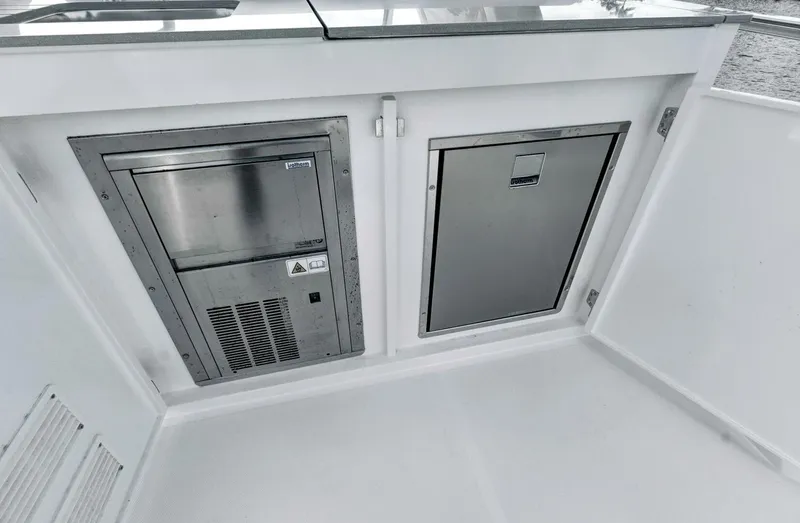 Slide: The Image of Absolute 52 Fly 2025 - 27