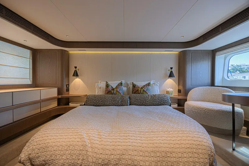 Slide: The Image of Azimut Magellano 66 2022 - 11