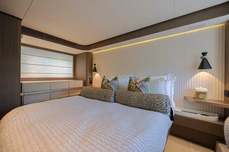Slide: The Image of Azimut Magellano 66 2022 - 12
