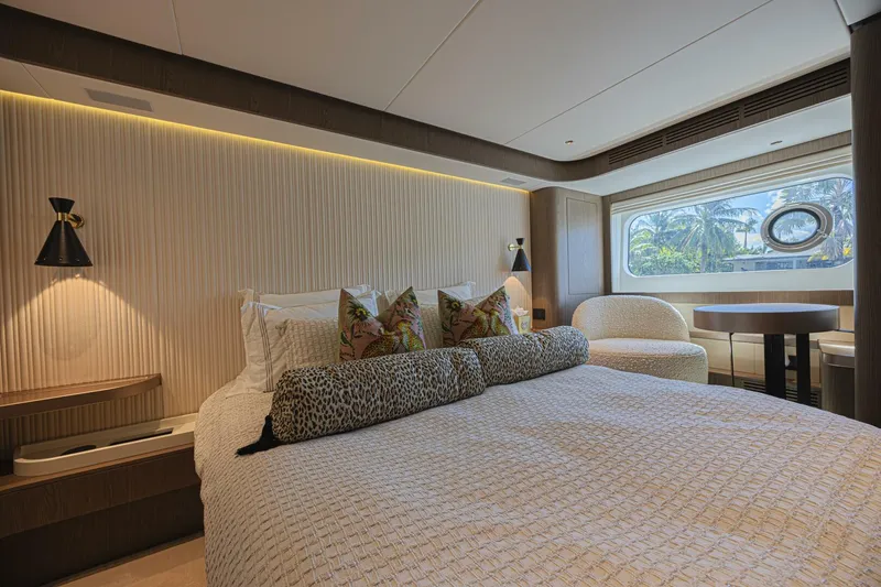 Slide: The Image of Azimut Magellano 66 2022 - 14