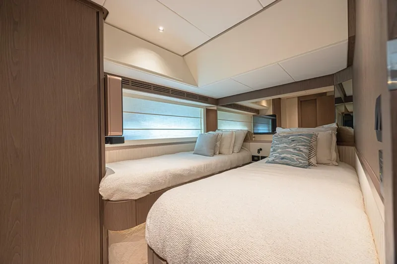 Slide: The Image of Azimut Magellano 66 2022 - 18