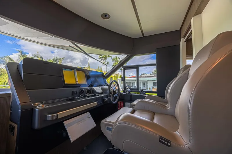 Slide: The Image of Azimut Magellano 66 2022 - 22