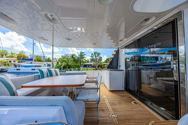 Slide: The Image of Azimut Magellano 66 2022 - 27