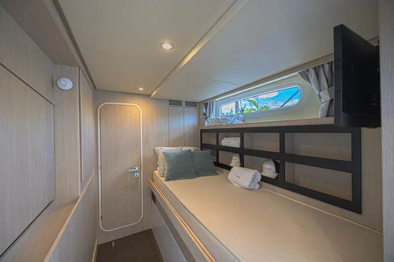 Slide: The Image of Azimut Magellano 66 2022 - 28