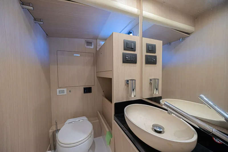 Slide: The Image of Azimut Magellano 66 2022 - 32