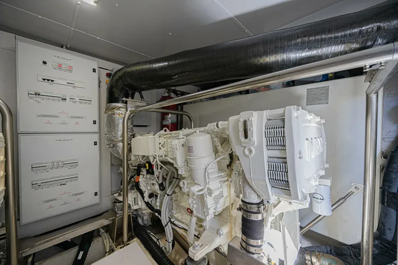 Slide: The Image of Azimut Magellano 66 2022 - 35