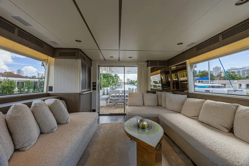 Slide: The Image of Azimut Magellano 66 2022 - 5