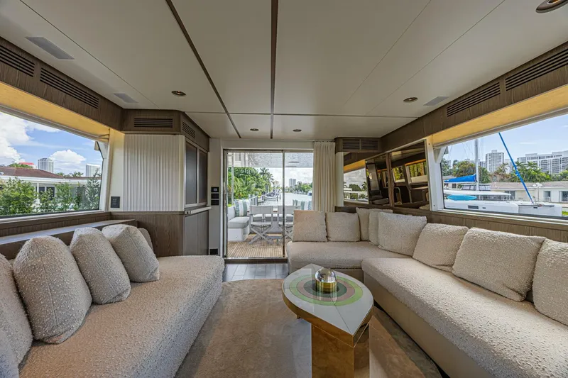 Slide: The Image of Azimut Magellano 66 2022 - 9