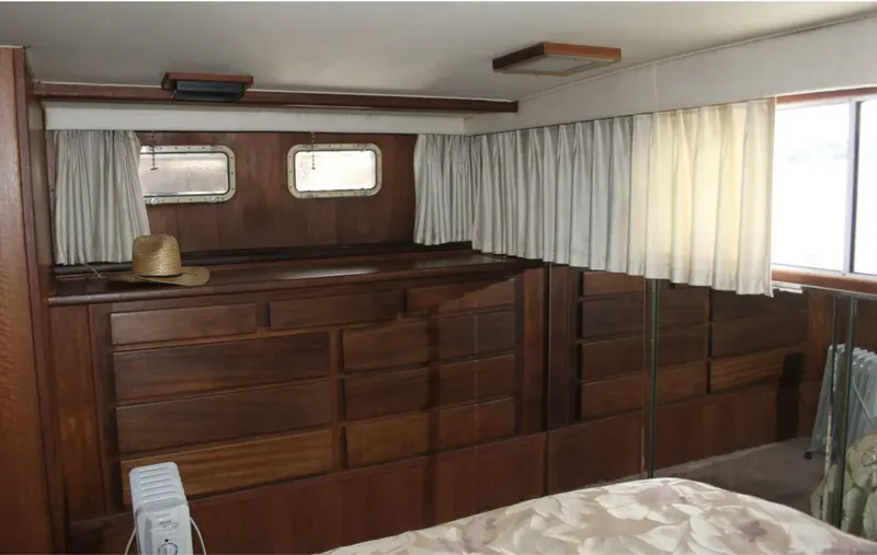 Slide: The Image of Hatteras 58 Yachtfish 1974 - 14