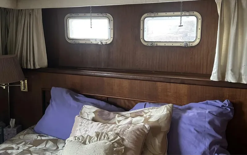 Slide: The Image of Hatteras 58 Yachtfish 1974 - 15