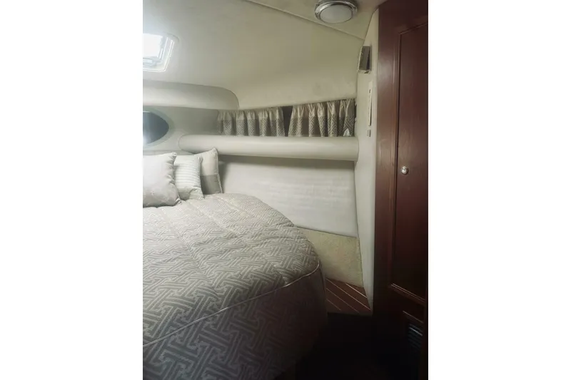 Slide: The Image of Riviera 40 2000 - 16