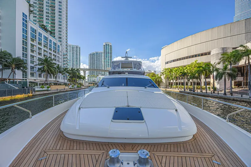 Slide: The Image of Ferretti 830 2011 - 18