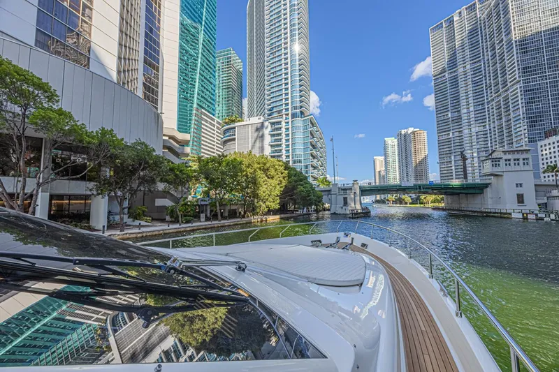 Slide: The Image of Ferretti 830 2011 - 19