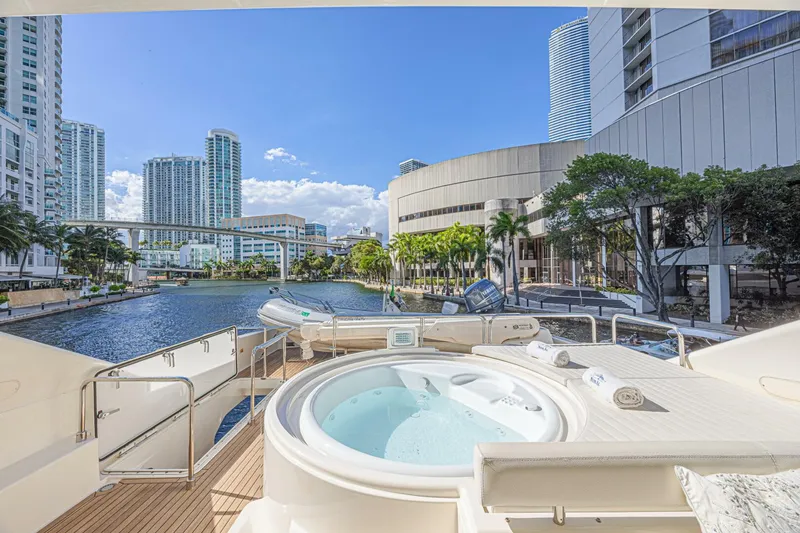 Slide: The Image of Ferretti 830 2011 - 24