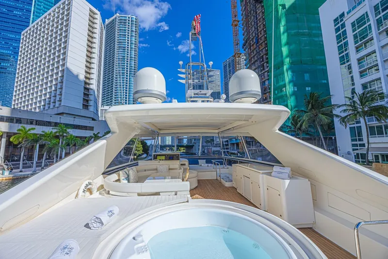 Slide: The Image of Ferretti 830 2011 - 27
