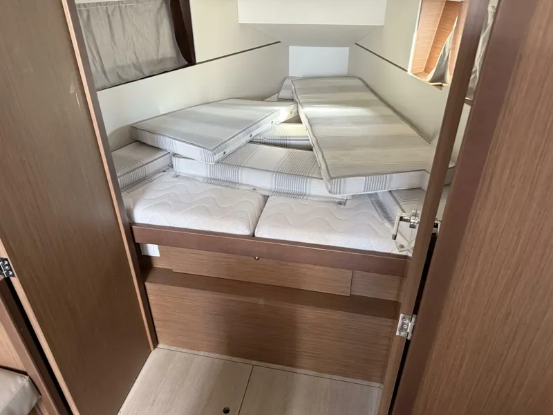 Slide: The Image of Beneteau 35.1 2021 - 11