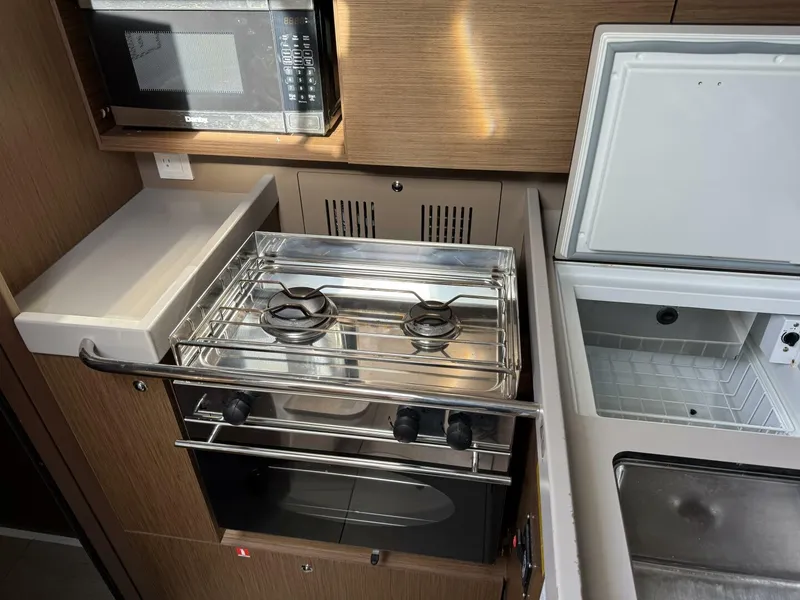 Slide: The Image of Beneteau 35.1 2021 - 15