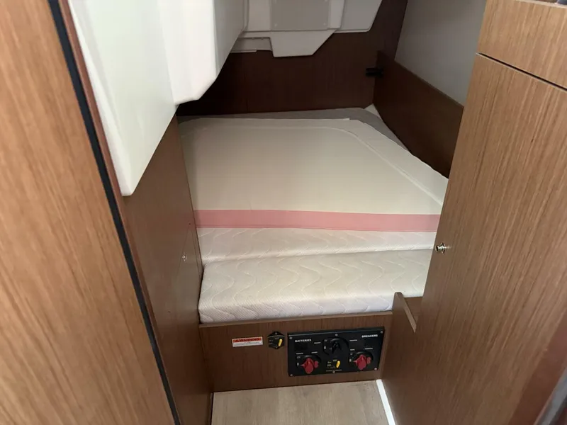 Slide: The Image of Beneteau 35.1 2021 - 16