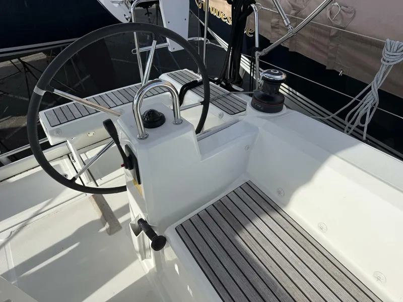 Slide: The Image of Beneteau 35.1 2021 - 7