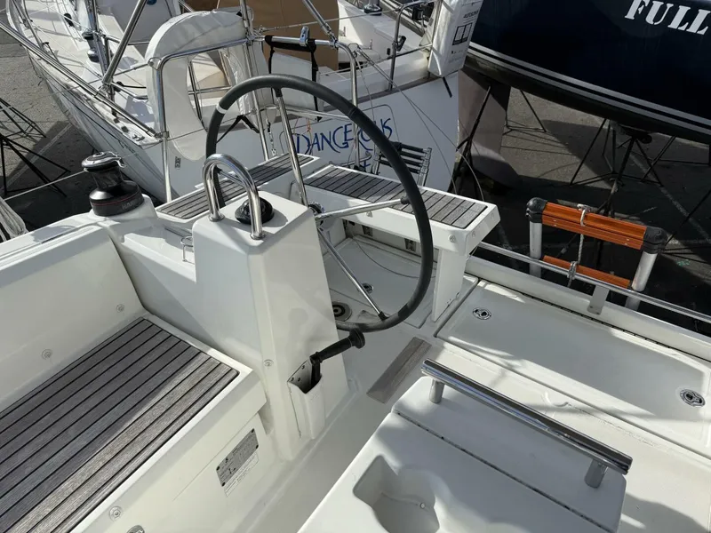 Slide: The Image of Beneteau 35.1 2021 - 8