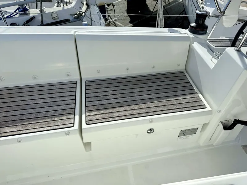 Slide: The Image of Beneteau 35.1 2021 - 9