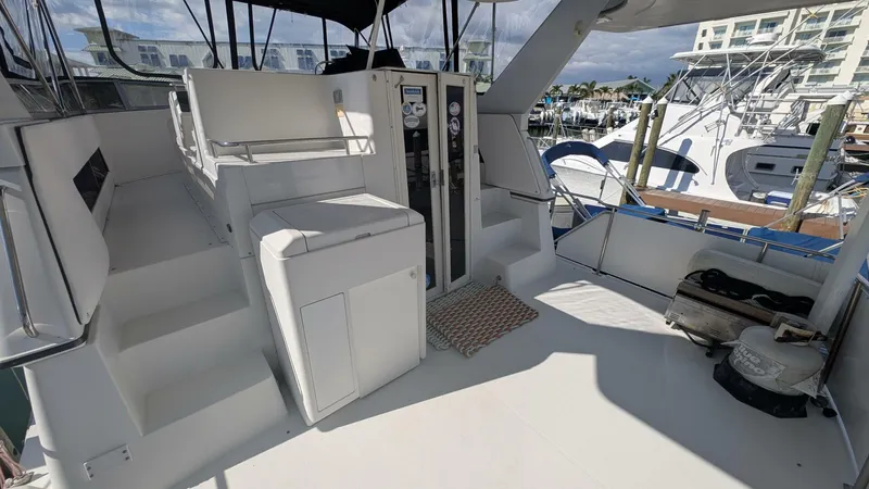 Slide: The Image of Carver Yachts 370 AFT CABIN 1994 - 14