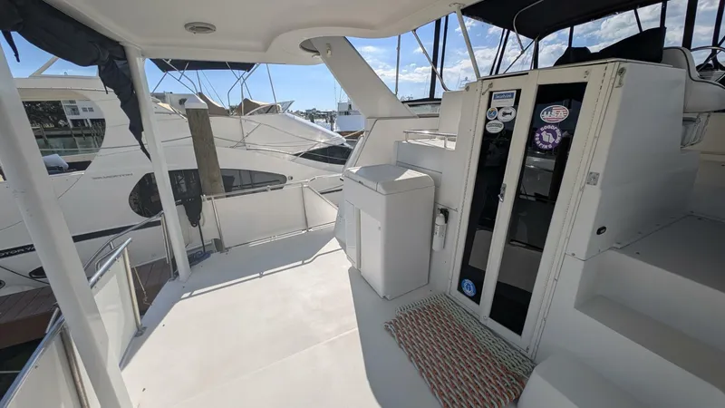 Slide: The Image of Carver Yachts 370 AFT CABIN 1994 - 15