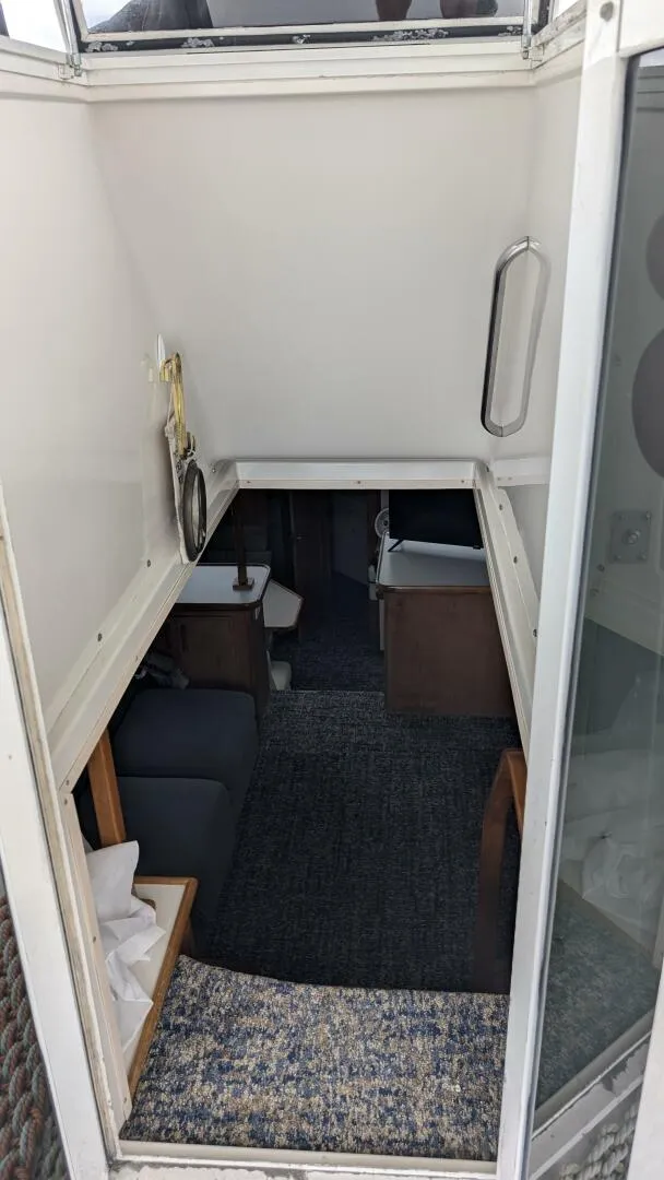 Slide: The Image of Carver Yachts 370 AFT CABIN 1994 - 17