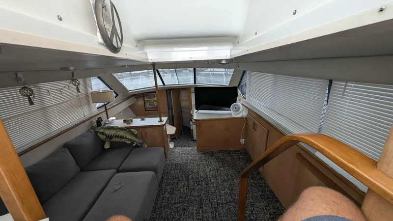 Slide: The Image of Carver Yachts 370 AFT CABIN 1994 - 18