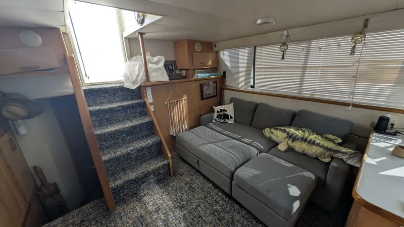 Slide: The Image of Carver Yachts 370 AFT CABIN 1994 - 19