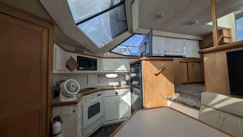 Slide: The Image of Carver Yachts 370 AFT CABIN 1994 - 23