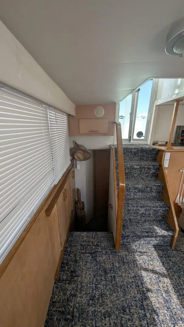 Slide: The Image of Carver Yachts 370 AFT CABIN 1994 - 32