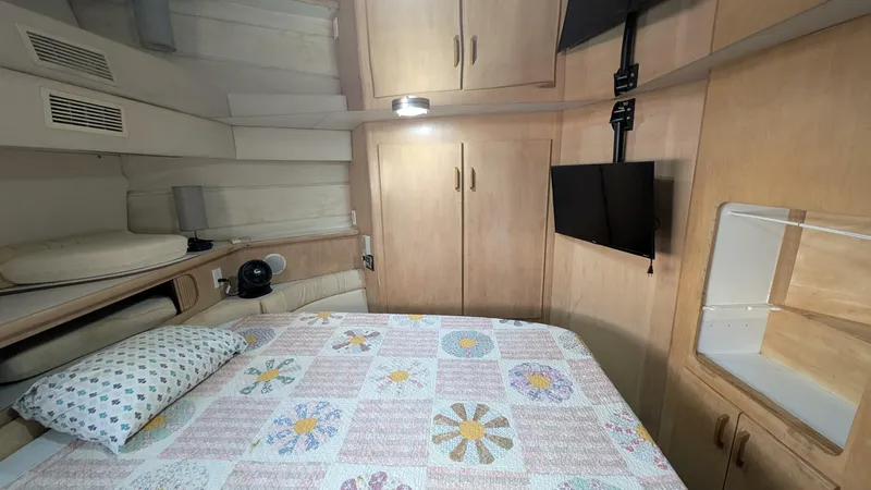 Slide: The Image of Carver Yachts 370 AFT CABIN 1994 - 35