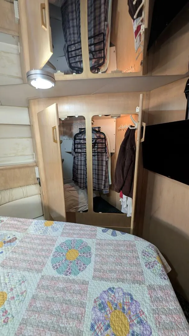 Slide: The Image of Carver Yachts 370 AFT CABIN 1994 - 36