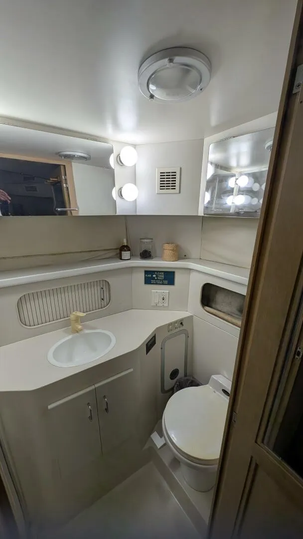 Slide: The Image of Carver Yachts 370 AFT CABIN 1994 - 39
