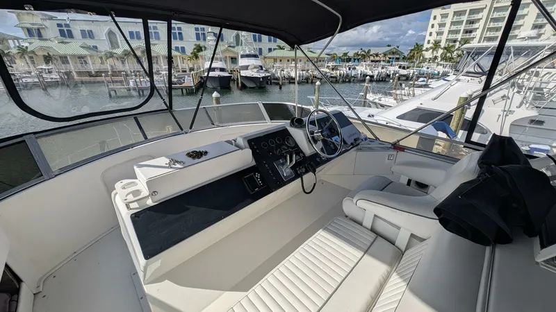 Slide: The Image of Carver Yachts 370 AFT CABIN 1994 - 9